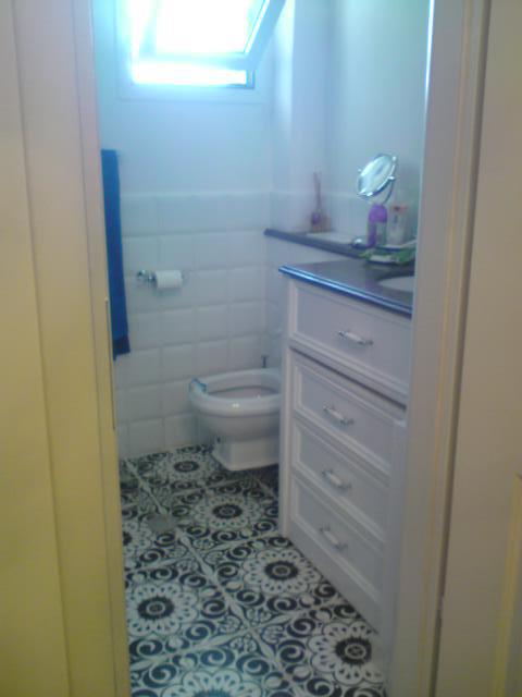 חדר אמבטיה הורים ששופץ וחודש ע"י האריחים שלנו בשחור לבן
